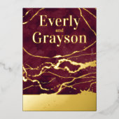 Eggplant Burgundy Galaxy Marble Gold Wedding Folie Uitnodiging (Voorkant)