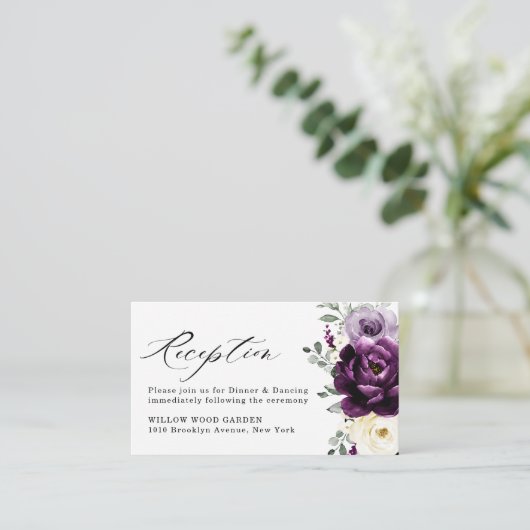 Eggplant Paars Plum Ivory White Floral Wedding Informatiekaartje (Staand voorkant)
