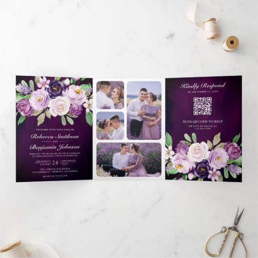 Eggplant Paarse Floral QR Code Dark Moody Wedding Drieluik Uitnodiging (Binnen)