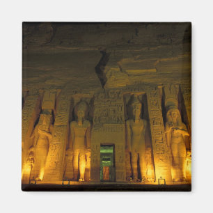 Egypte, Abu Simbel, Verlichte gevel van Kleine Magneet