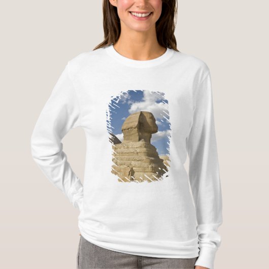 Egypte, Giza. De grote Sphynx stijgt boven de T-shirt (Voorkant)