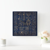 Egyptian hieroglyphs and deities gold on marble vierkante klok (Huis)