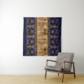 Egyptische goden en ornamentegrens - blauw goud wandkleed (In Situ (horizontaal))