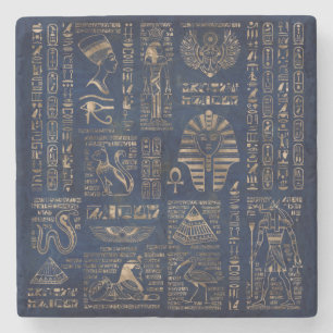 Egyptische hiërogliefen en goddelijk goud op marm stenen onderzetter