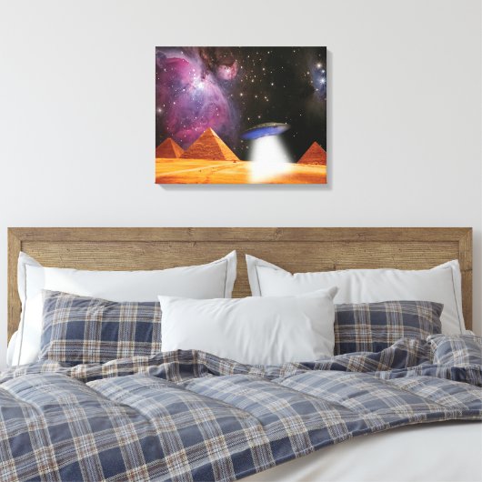 Egyptische Pyramids Giza ontmoeten ruimte en UFO Canvas Afdruk (Insitu (Slaapkamer))