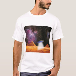 Egyptische Pyramids Giza ontmoeten ruimte en UFO T-shirt