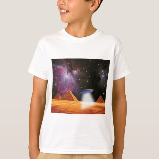 Egyptische Pyramids Giza ontmoeten ruimte en UFO T-shirt (Voorkant)