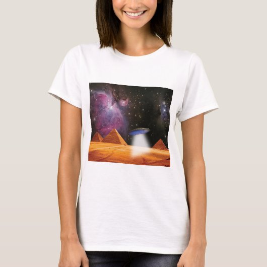 Egyptische Pyramids Giza ontmoeten ruimte en UFO T-shirt (Voorkant)