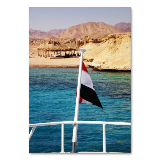 Egyptische vlag op de achtergrond van het azuurwat kaart (Voorkant)