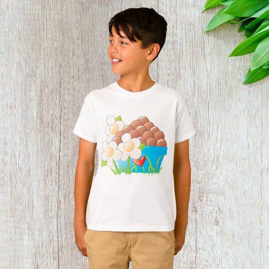 Eieren in blauwe kom met bloemen en hart t-shirt