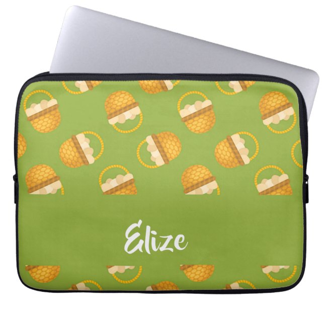 Eieren in bruine mand op groen laptop sleeve (Voorkant)