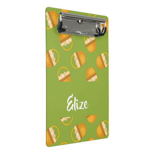 Eieren in bruine mand op groen mini klembord (Schuin)