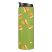 Eieren in bruine mand op groen thermosbeker (Geroteerd rechts)