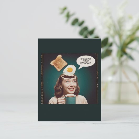 Eieren voor ontbijt in deze economie Retro Vrouw Briefkaart (Staand voorkant)