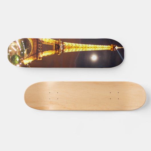 Eiffeltoren door lensgerrit skateboard (Horizontaal)