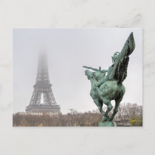 Eiffeltoren en Bir-hakeim-brug op een slechte dag Briefkaart