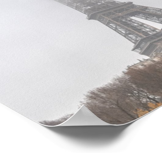 Eiffeltoren en Bir-hakeim-brug op een slechte dag Poster (Hoek)