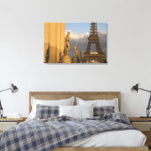 Eiffeltoren vanuit het Palais de Chaillot, Parijs, Canvas Afdruk (Insitu (Slaapkamer))