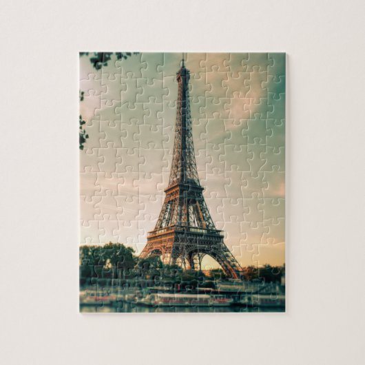 Eiffeltoren werpt kussen op legpuzzel (Verticaal)