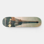 Eiffeltoren werpt kussen op persoonlijk skateboard (Horizontaal)