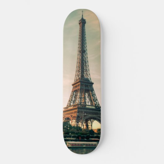 Eiffeltoren werpt kussen op persoonlijk skateboard (Voorkant)