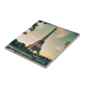 Eiffeltoren werpt kussen op tegeltje (Zijkant)