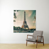Eiffeltoren werpt kussen op wandkleed (In situ)