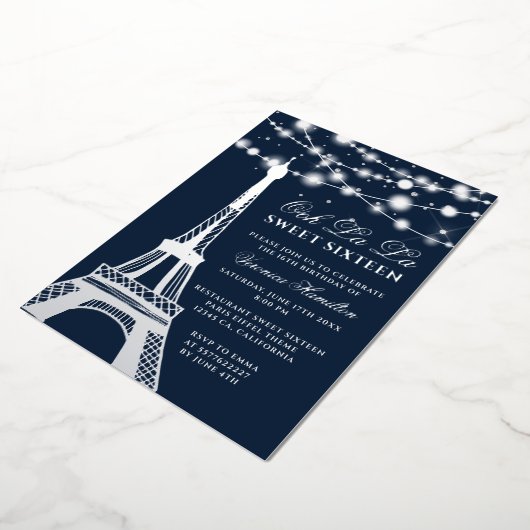 Eiffeltoren zilveren glitter licht blauw Sweet 16 Folie Uitnodiging (Gedraaid)