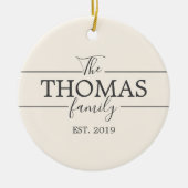 Eigen achternaam Eerste kerstcadeau-Ornament Keramisch Ornament (Voorkant)