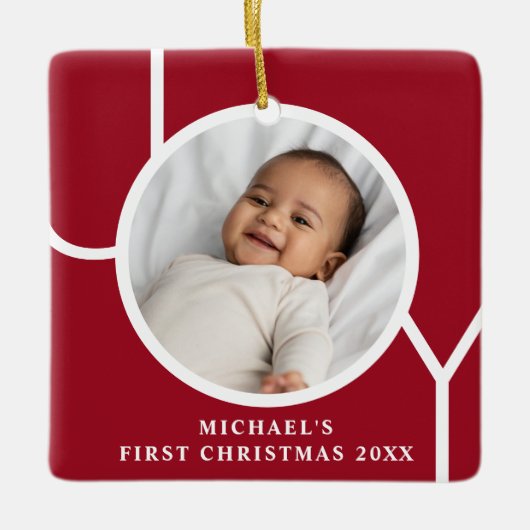 Eigen babyjongen's eerste kerstfoto Rood Keramisch Ornament (Voorkant)