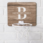 Eigen bijtende wapenhuisfamilie monogram naam hout mini basketbalbord<br><div class="desc">Deze Moderne, Rustic mini basketbalhoepel is voorzien van uw gezinsmonogram en heeft een naam boven een faux middelgrote bruine houten achtergrond in een Retro Cool Typografie Design. Pas dit aan met uw familienaam en initiaal en maak dit uw eigen unieke zomerspel voor de boerderijstijl van het meer huis, familiehuisje of...</div>