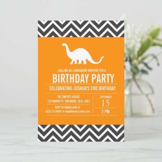 Eigen dinosauriërs - uitnodiging voor een feest te (Staand voorkant)