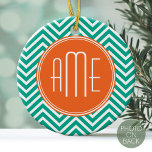 Eigen driestuarium van Emerald and Oranje Chevrons Keramisch Ornament<br><div class="desc">Een gewaagd geometrisch ontwerp in verse,  vrolijke kleuren. Als u de monogrammen moet aanpassen,  klik op de pas het knoop aan en breng veranderingen aan.</div>