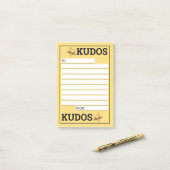 Eigen erkenning van verloving in kleur post-it® notes (Op bureau)