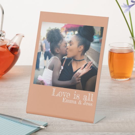 Eigen fotonaamtekstminimalistisch voetteken reclamebord met voetstuk (Insitu)