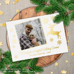 Eigen gouddeer en snowflakes Gold Folie Feestdagenkaart<br><div class="desc">Unieke, klastige, trendy, en decoratieve kerstfeestdag en Happy New Year-groetings-kaart. Met ruimte om met een foto, familienaam of namen, en tekst van uw keus aan te passen of te personaliseren. Kute gouden sneeuwvlokken en het ontwerp van springherten op een traditionele scherpe sneeuwwitte achtergrond. En een aanpasbaar bedachtzaam seizoensgroet gedicht op...</div>