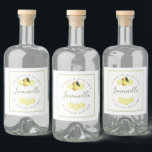 Eigen Homemade Limoncello Label Likeurfles Etiket<br><div class="desc">Elegant en modern limoncello flessenlabel met de tekst limoncello, zelfgemaakt met liefde en jouw naam in chique script kalligrafie en moderne typografie op een witte achtergrond met een stijlvolle touch van waterverf citroen- en citroenschijfjes. Voeg eenvoudig jouw naam of zaken toe. Exclusief voor u ontworpen door Happy Dolphin Studio. Als...</div>