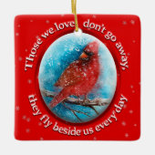 Eigen kerstmandinale sneeuwvlokken op rood keramisch ornament (Voorkant)