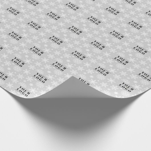 Eigen kerstmis SilverGrey Snowflake Logo Cadeaupapier (Hoek)