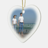 Eigen kerstversiering met rode en witte snoepriet keramisch ornament (Links)