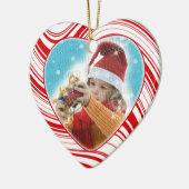 Eigen kerstversiering met rode en witte snoepriet keramisch ornament (Links)