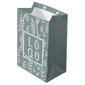 EIGEN LOGO TROPISCH BOTANISCH LEAF PATROON SAGE GR MEDIUM CADEAUZAKJE (Voorkant Gekanteld)