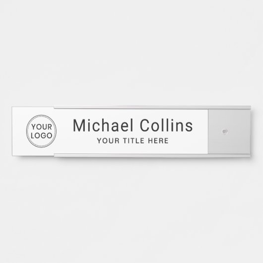 Eigen logo wit of enige kleurnaam en titel deurbordje (Voorkant)