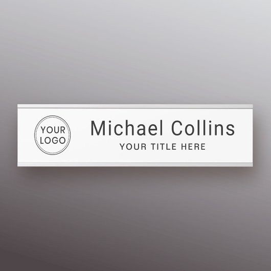 Eigen logo wit of enige kleurnaam en titel deurbordje