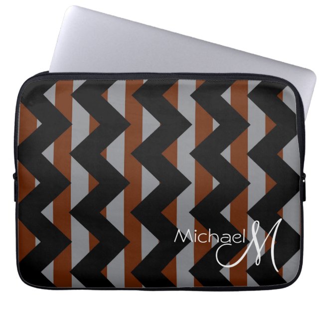 Eigen monogram zwart en bruin Chevron Zigzag Laptop Sleeve (Voorkant)