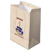 Eigen naam, eerste verjaardag, zoete blauwe cokes medium cadeauzakje (Achterkant Gekanteld)