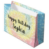 Eigen naam Happy Birthday Tie Dye Hippy Swirl Groot Cadeauzakje (Voorkant Gekanteld)