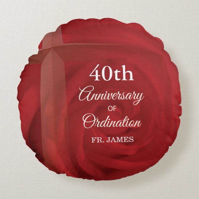 Eigen naam Priest Jubileum Ordination Red Rose Rond Kussen (Voorkant)