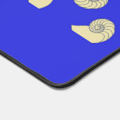 Eigen naamplaatjes op blauw bureaumat (Hoek)