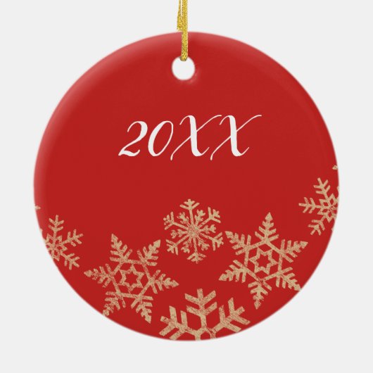 Eigen rode en goudnaam en datum met sneeuwvlokken keramisch ornament (Achterkant)